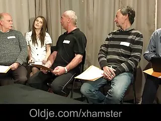 Les couples d'âge mûr dans la vieille maison porno en hindi sexy vidéo xx le sol