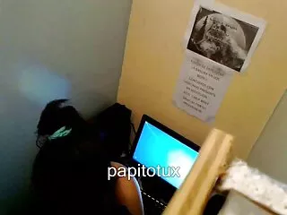 Permettre bf sexy hindi bf une maison fille à percer des trous