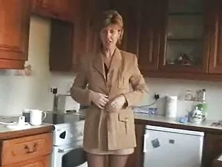 Je mets xx sexy vidéo dehati un épais à travers les bas débris et étirer son trou