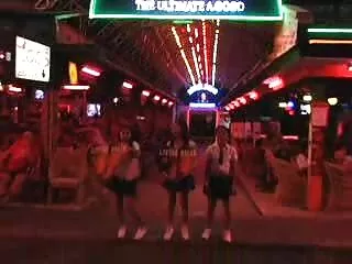 Mari perd sa femme et sa fille thaïlandaise, et Hindi jabardasti vidéo sexy les deux sont putain
