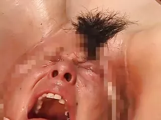 # La bouche de clignotant une fille avec peint haryanvi bf lèvres #