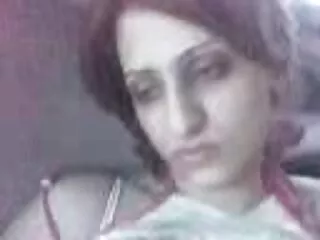 Jeune femme est hindi secy vidéo jouer avec chatte trouvé mort nu en face de webcam un