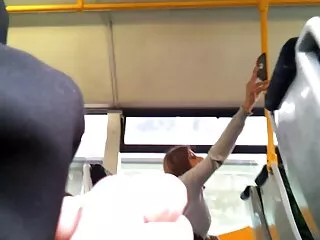 Une grosse bite. ullu sexy web série nudité en public